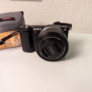 Sony Alpha a5000 Mirrorless Camera